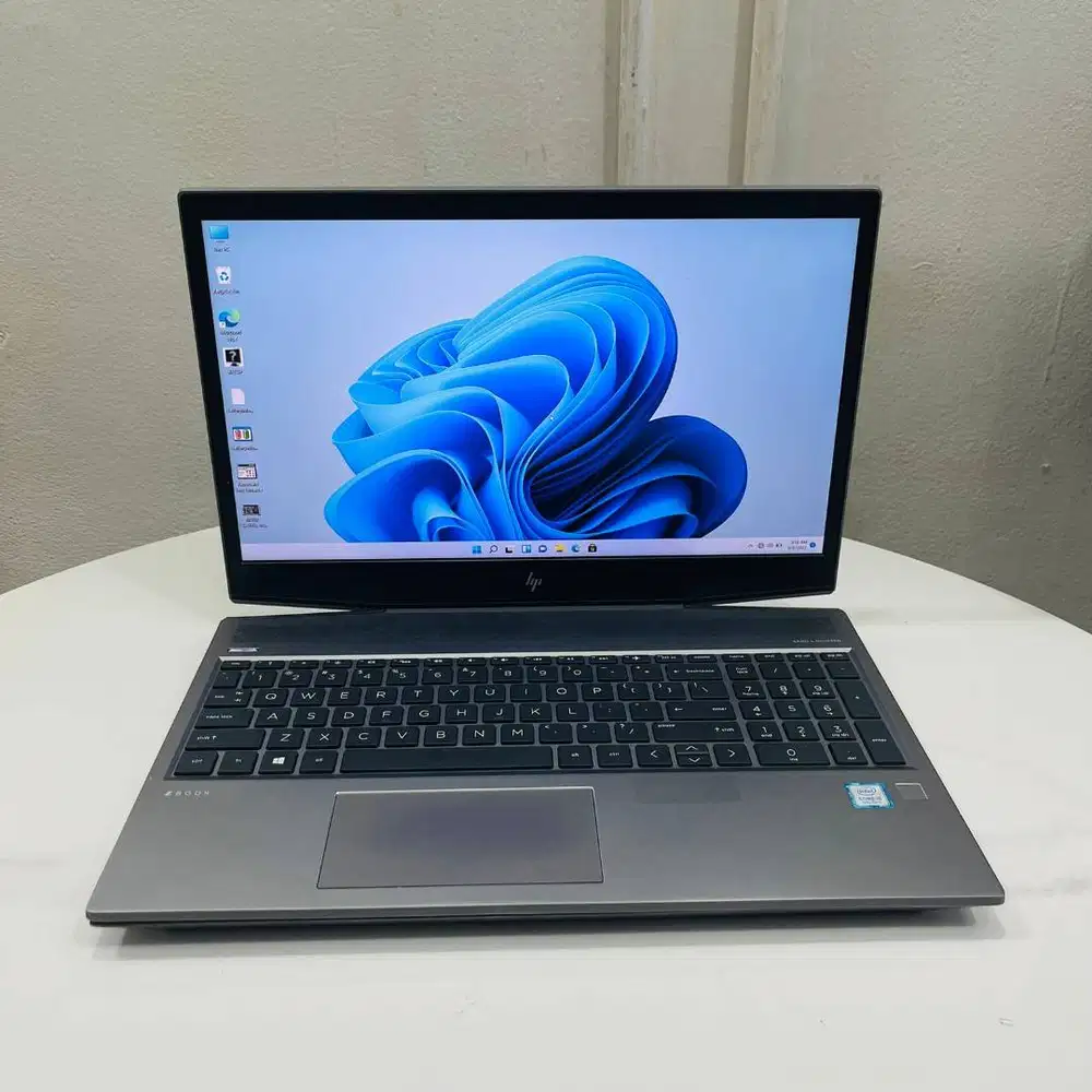 HP ZBOOK 15v G5  core i5 gen 8  Ram 16 Gb  Ssd 256 Gb MINUS *REC