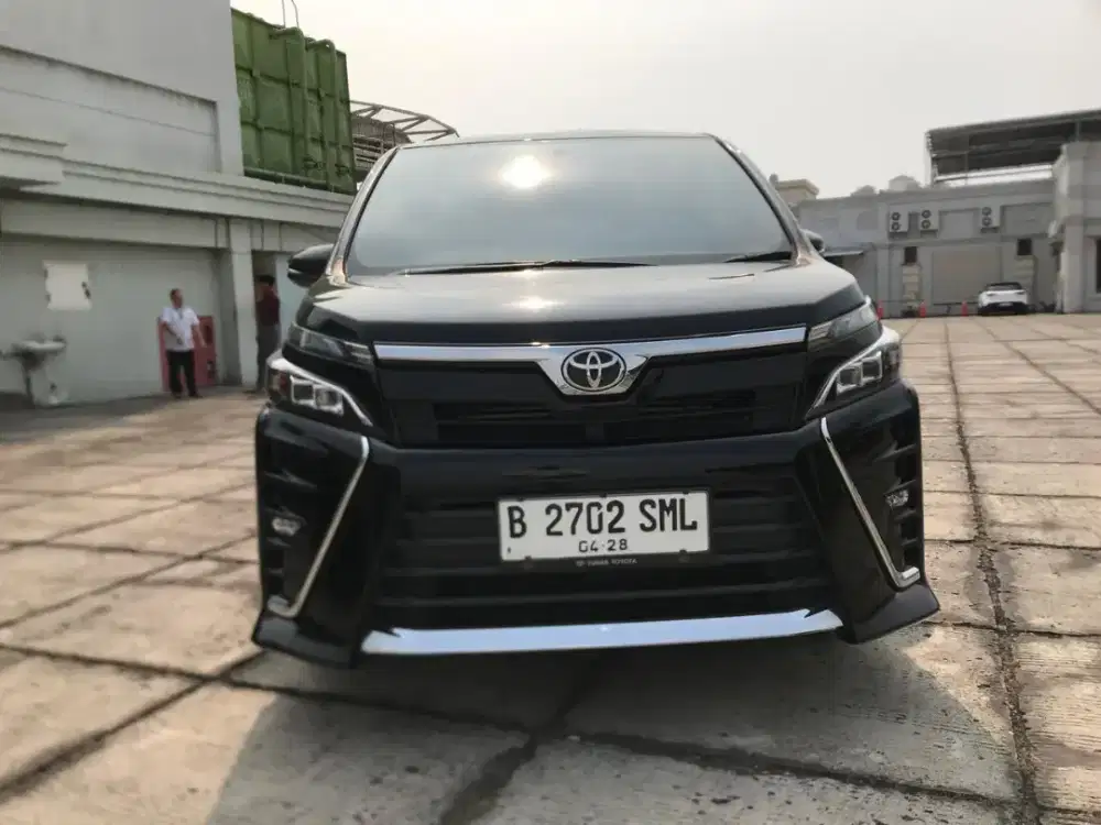 TOYOTA VOXY 2.0 AT 2018