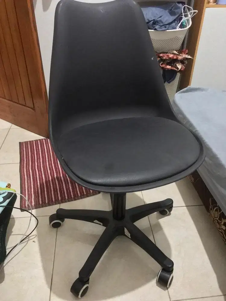 Kursi Hitam Bekas