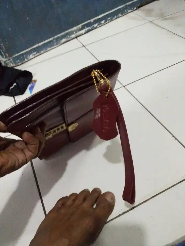 Tas tangan merk tossinio