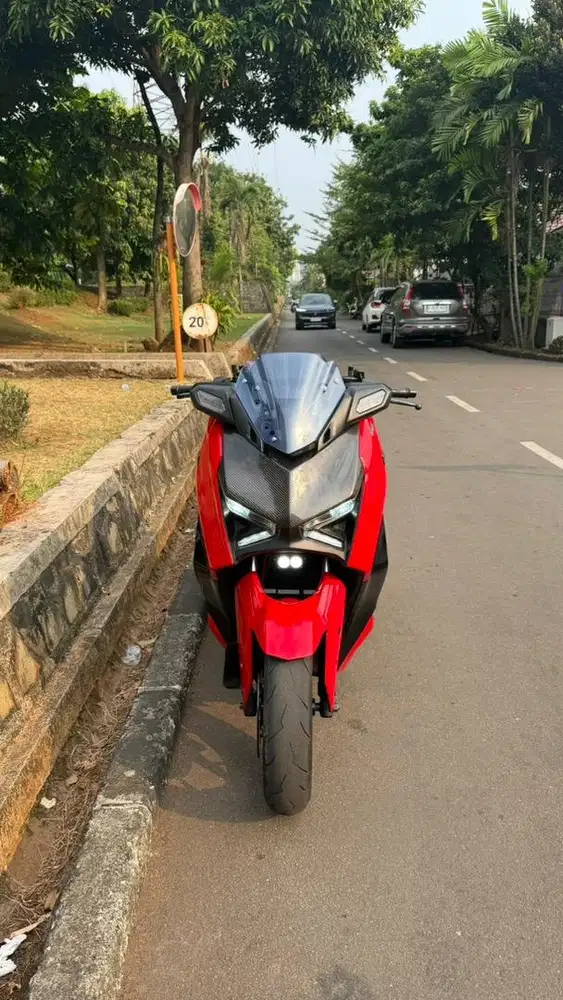 XMAX CONNECTED 2023