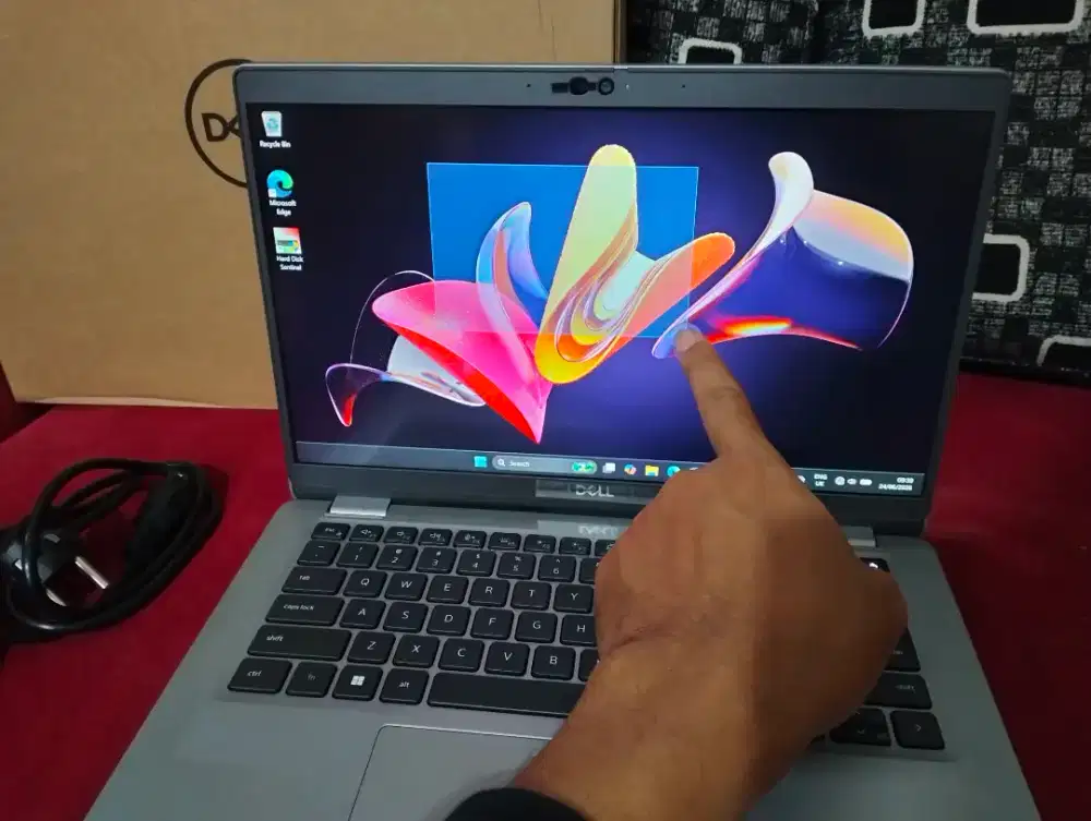 Dell latitude touchscreen Core i5 gen 11/Iris/RAM 16/SSD 256/backlit