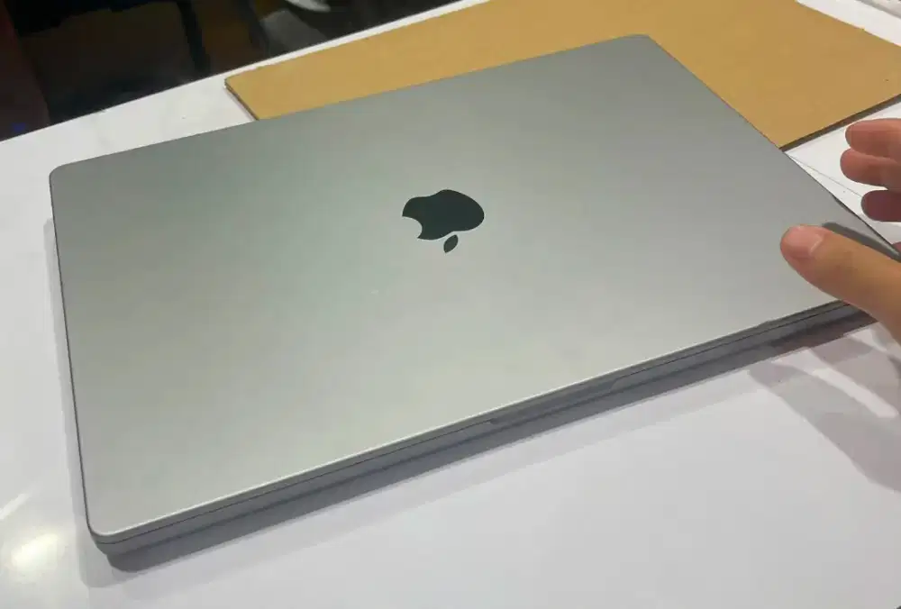 Macbook pro 16 16/512gb