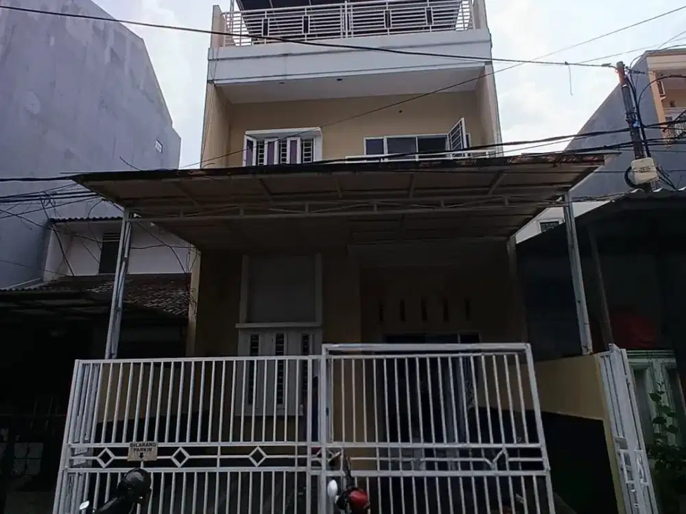 Rumah Sunter Danau Indah Uku 6X14 Rapi 3 Lantai Hadap Selatan Rapi dan Siap Huni