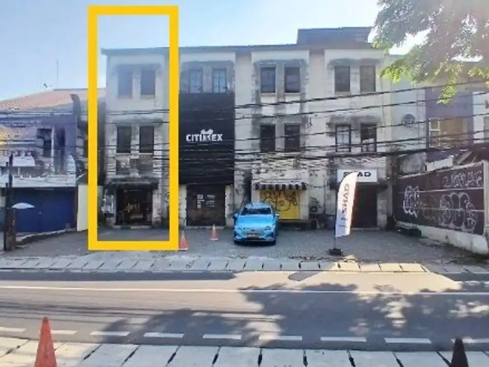 Sewa  Ruko 3,5 Lantai di  Kemang Selatan 8, Jakarta Selatan