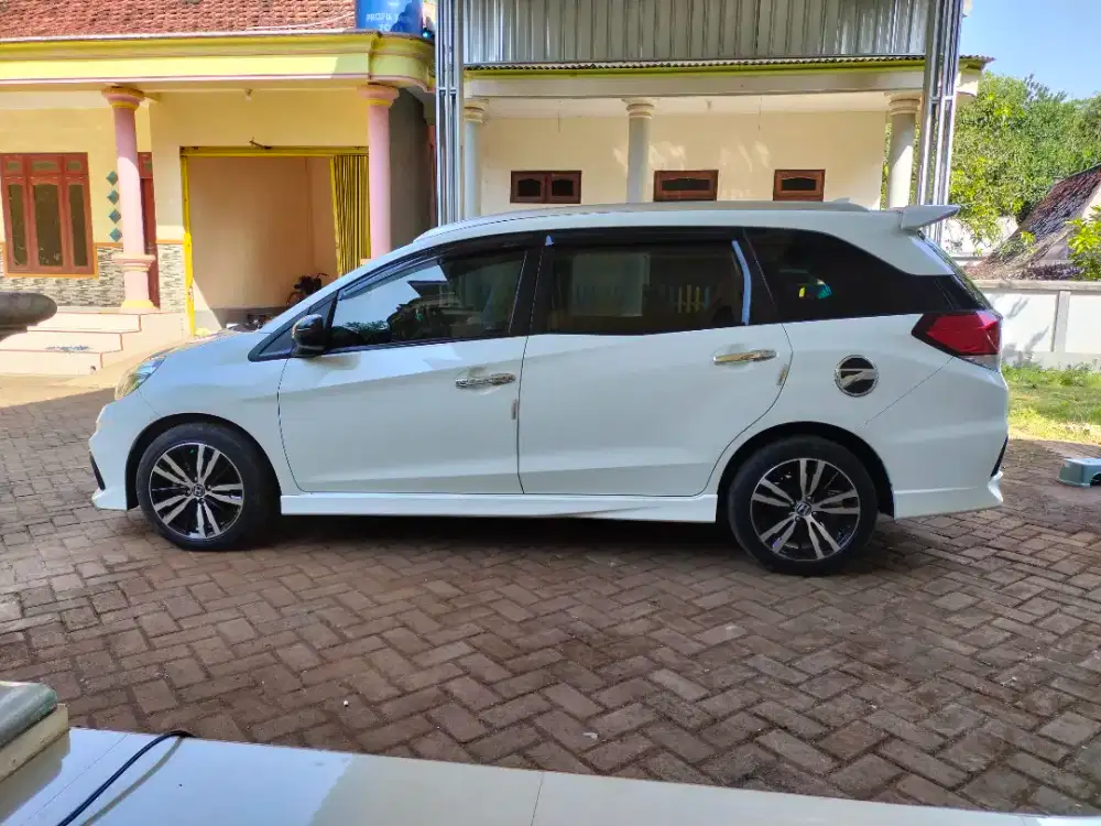 di jual honda mobilio RS 2015 AT putih