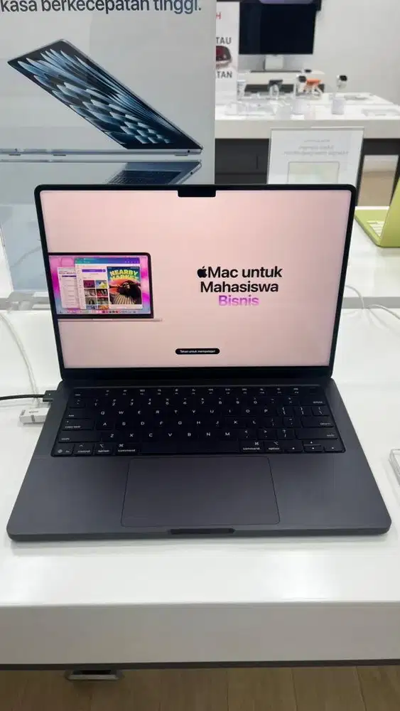 MacBook Pro 14 inchi