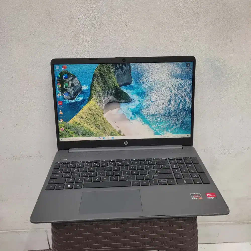 HP 15s-eq AMD RYZEN 3-3250U RAM 4 GB SSD 256 GB