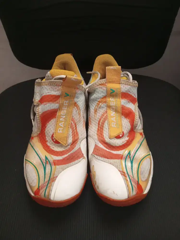 sepatu badminton lining ranger v