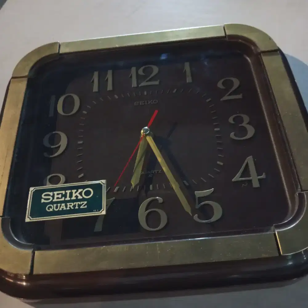 Dijual cepat jam dinding vintage Seiko original