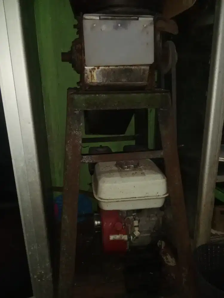 Dijual mesin parut kelapa 2500.000
