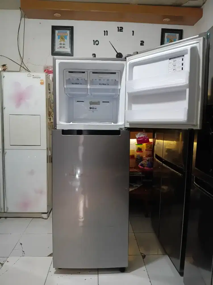 Dijual kulkas 2 pintu samsung masih ori