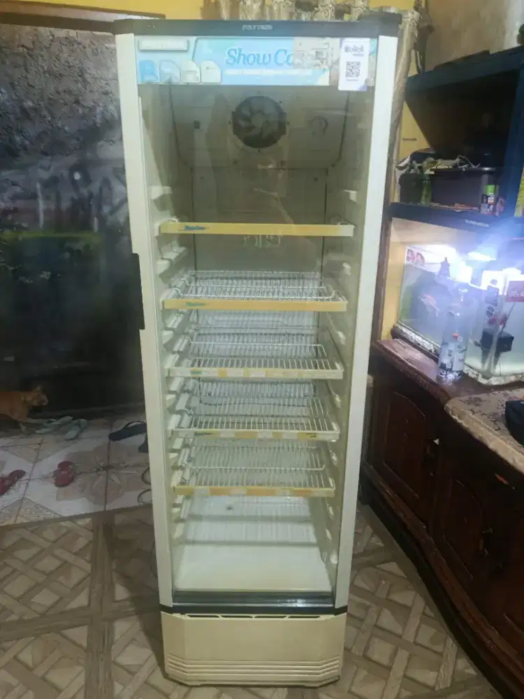 Showcase merek Polytron 5 RAK