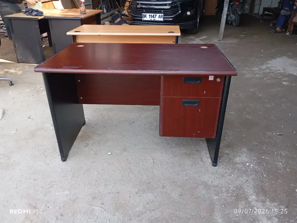Meja kantor/belajar