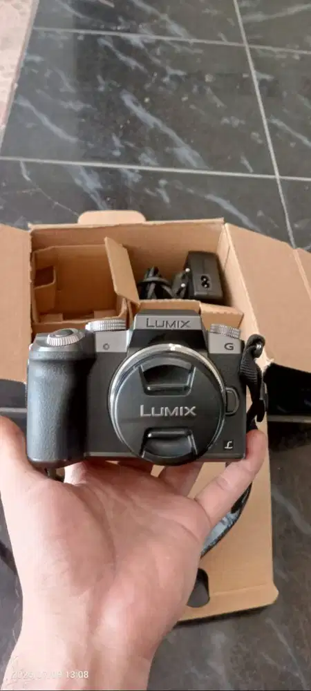 Kamera Mirrorless Panasonic Lumix G7 Lensa KIT 14-42MM