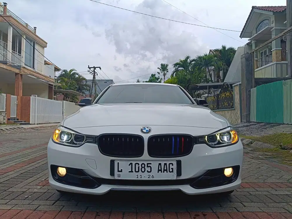 BMW 320i F30 2013
