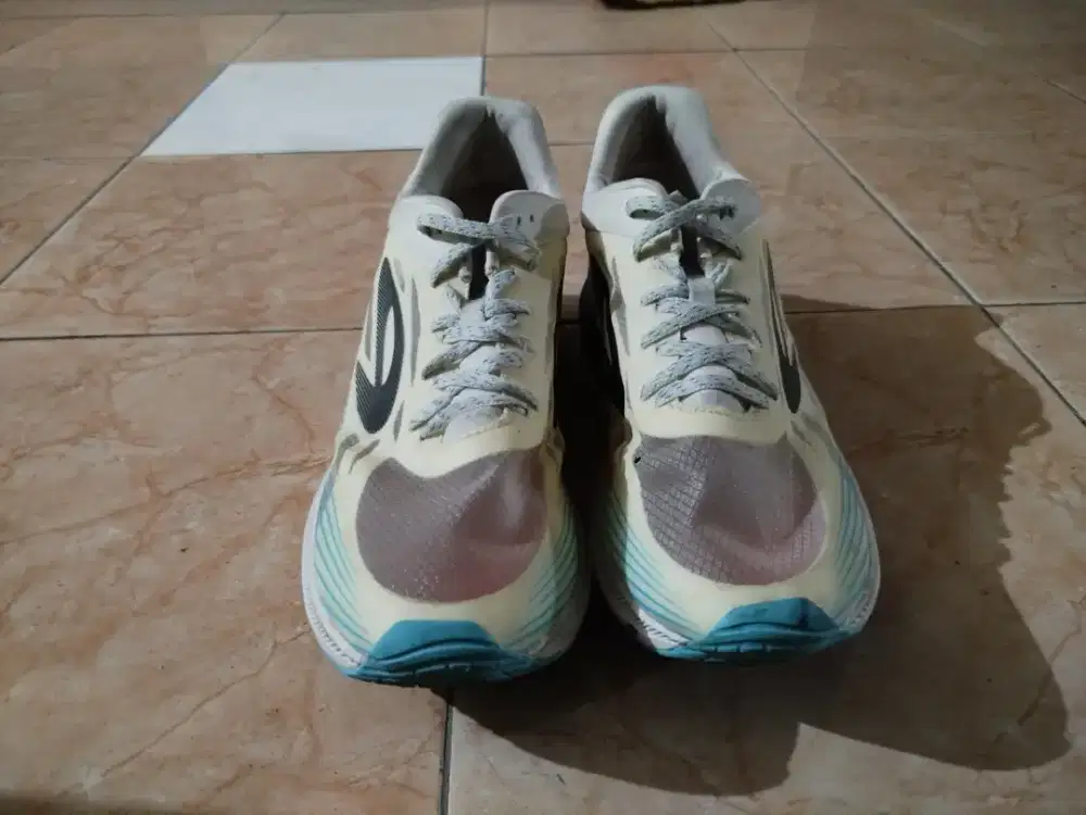Sepatu lari 910 Nineten Haze Vision 1.0
