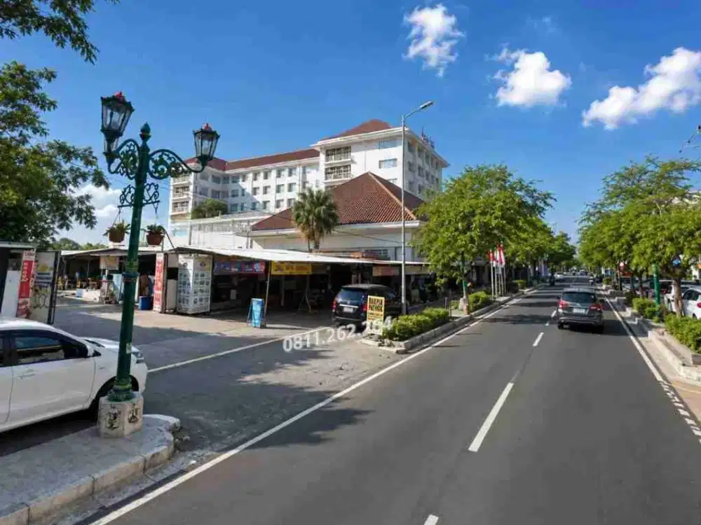 Tanah Tepi Jalan Utama Selatan Tugu Jogja dekat Malioboro
