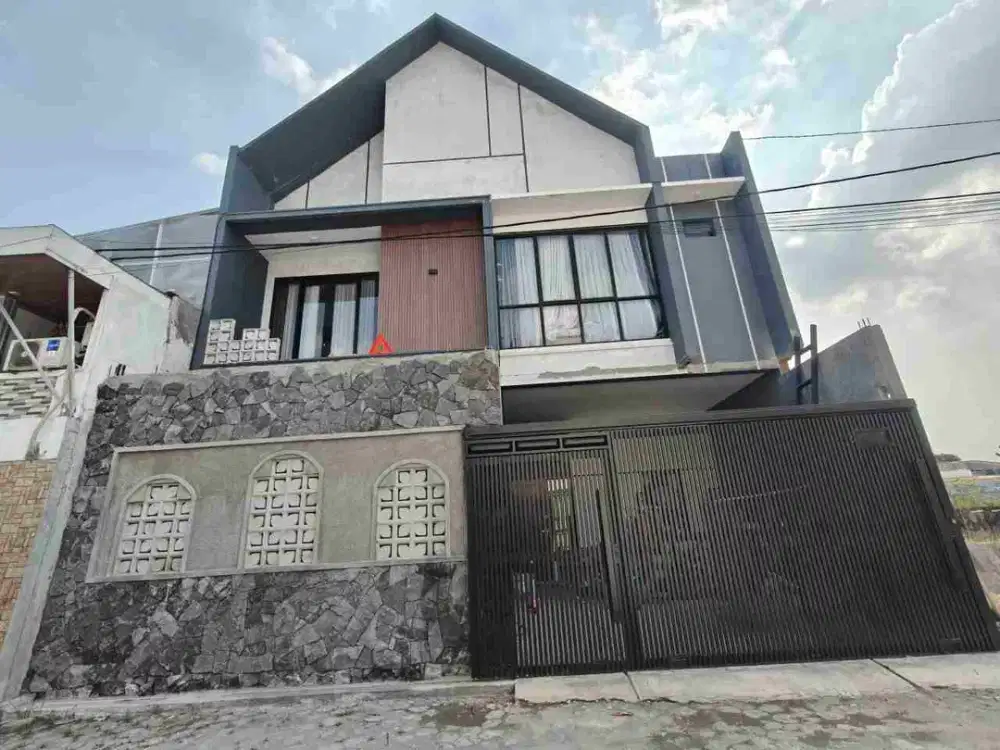 Rumah Bagus 2lt Strategis di Gentan