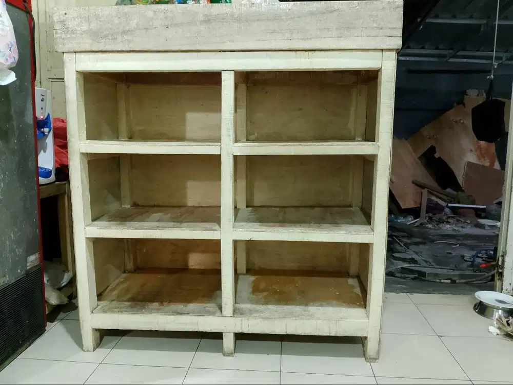 Rak susun untuk jualan sembako.