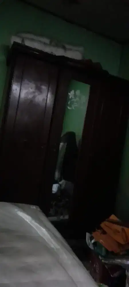 Dijual lemari pakaian bekas