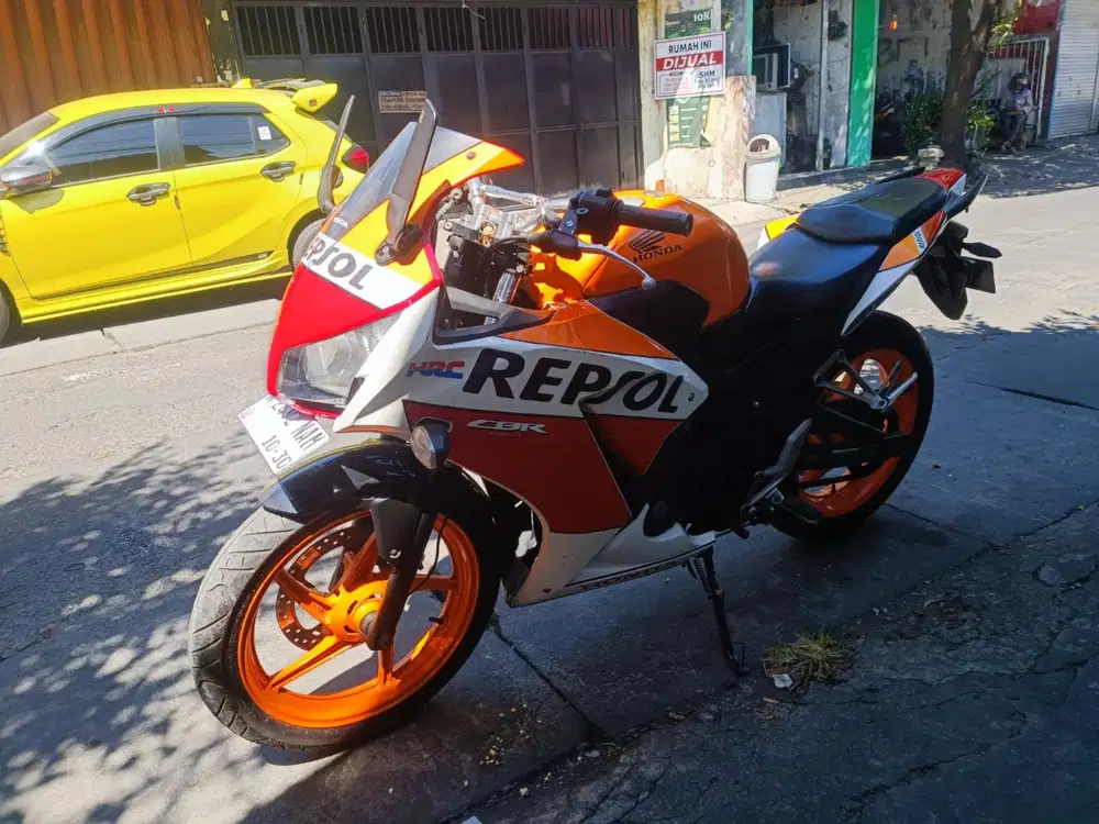 UD ENY MOTOR - Honda CBR 150 thn 2015 mulus