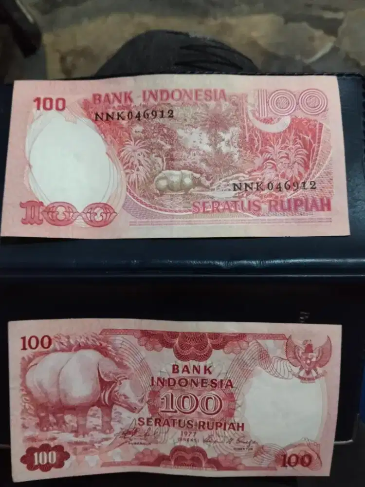Di maharkan pecahan uang kertas Rp 100 dua lembar tahun 1977