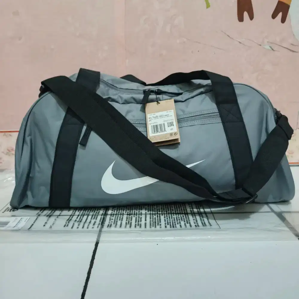 Training Duffel Bag Nike Kapasitas 24 Liter