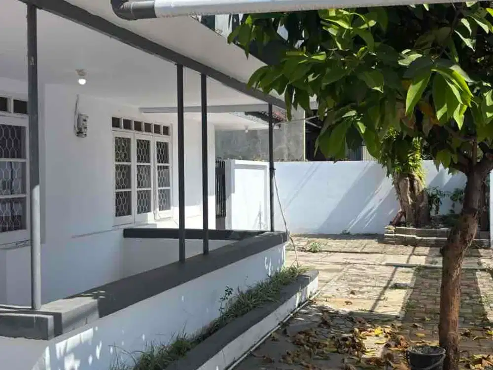 Termurah disewakan Rumah cocok untuk kantor di pusat Kota Bandung Cihampelas cipaganti Bandung Kota