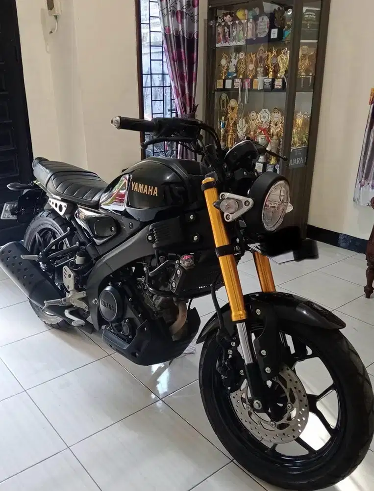 Yamaha XSR 155.