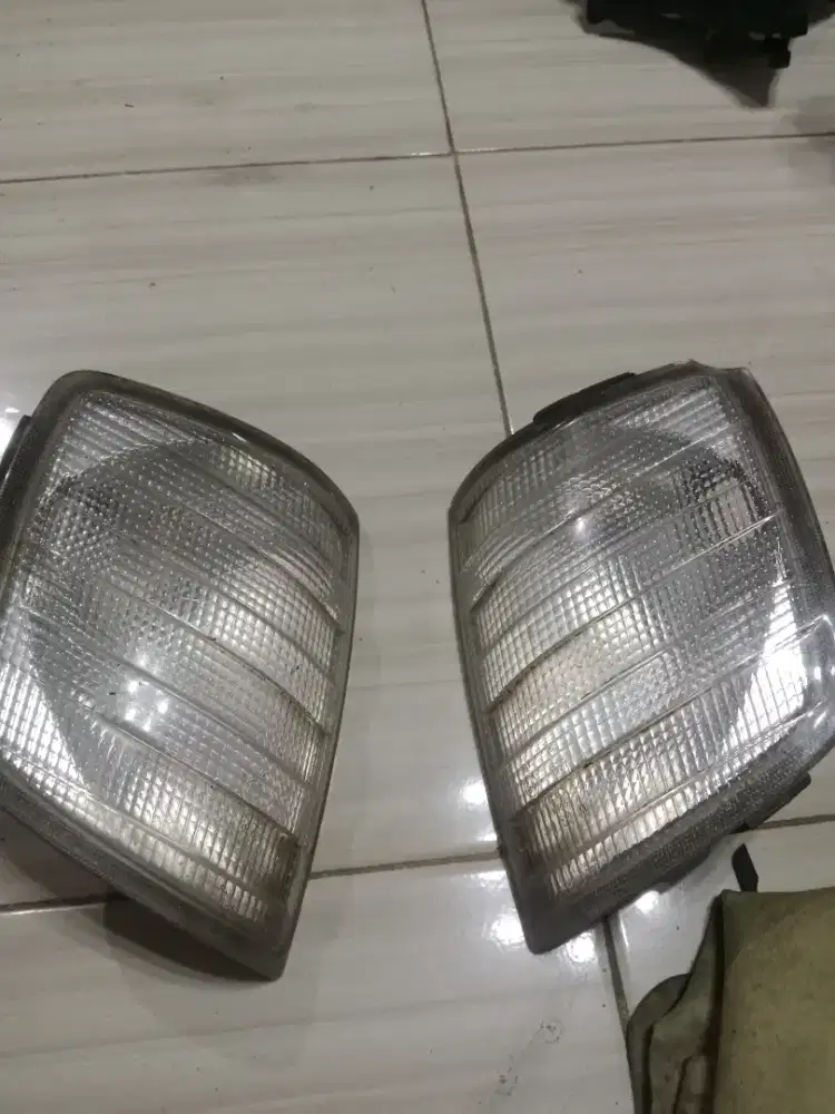 Sein dan lampu belakang mercy