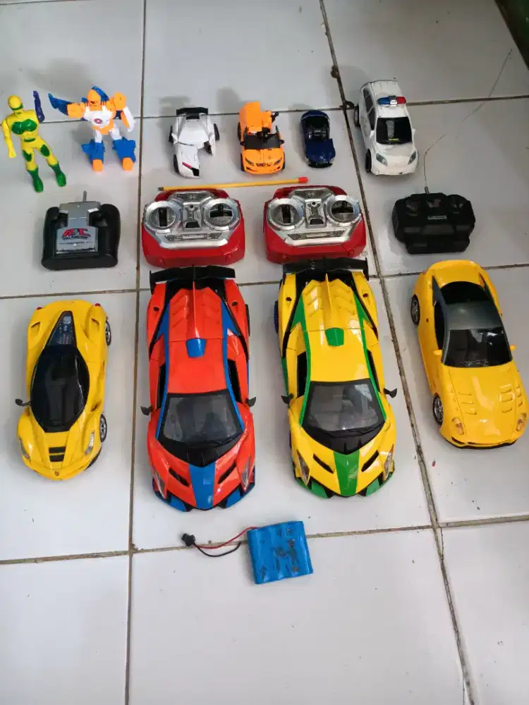 Dijual mobilan remot udah lama gak dicobain gk tau hidup gak tau engga