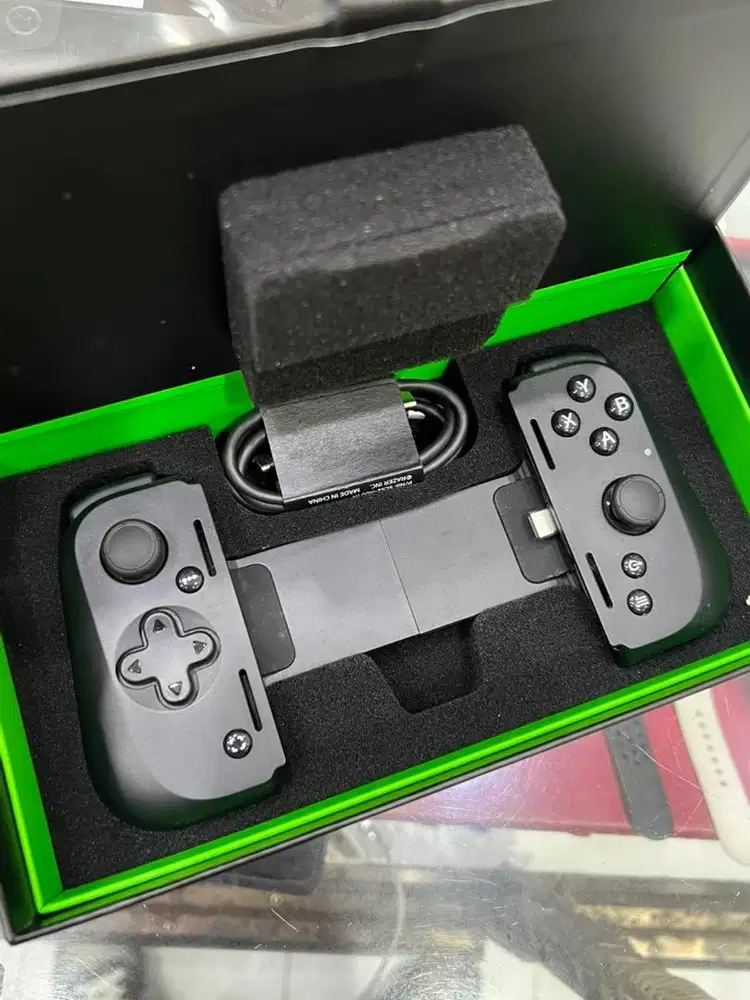 RAZER edge gaming tablet+ KISHI v2 pro controller