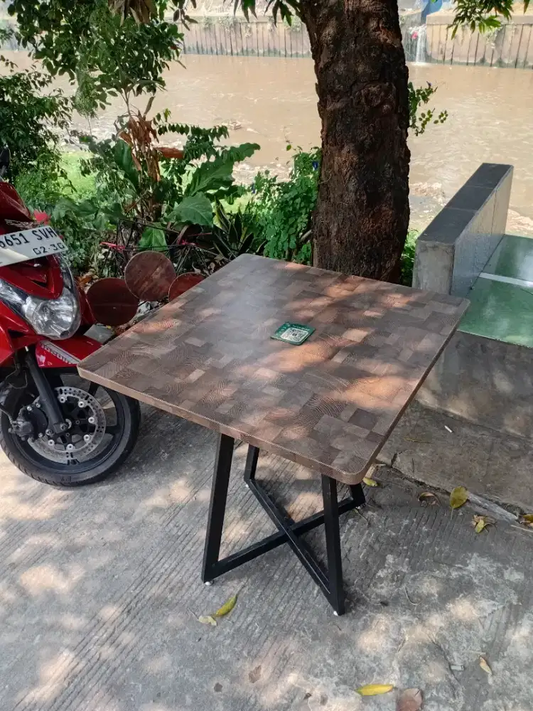 Meja ruang tamu informa manford