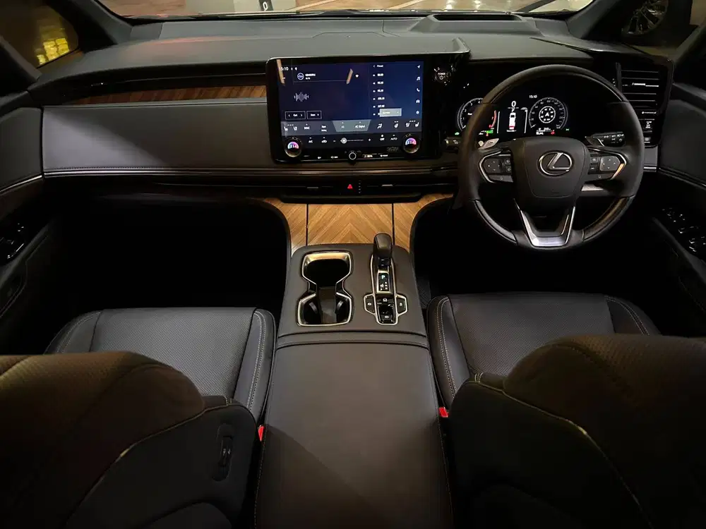 Lexus LM350 Hybrid LM350H 2025 Hitam 7-Seater Km12rb B88LST