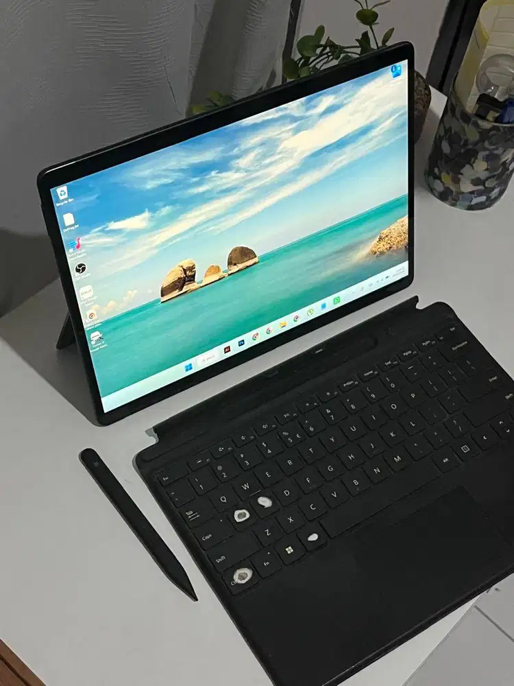 BU - Microsoft Surface 8 i7 Gen11. 16/256 +Keyboard Pen