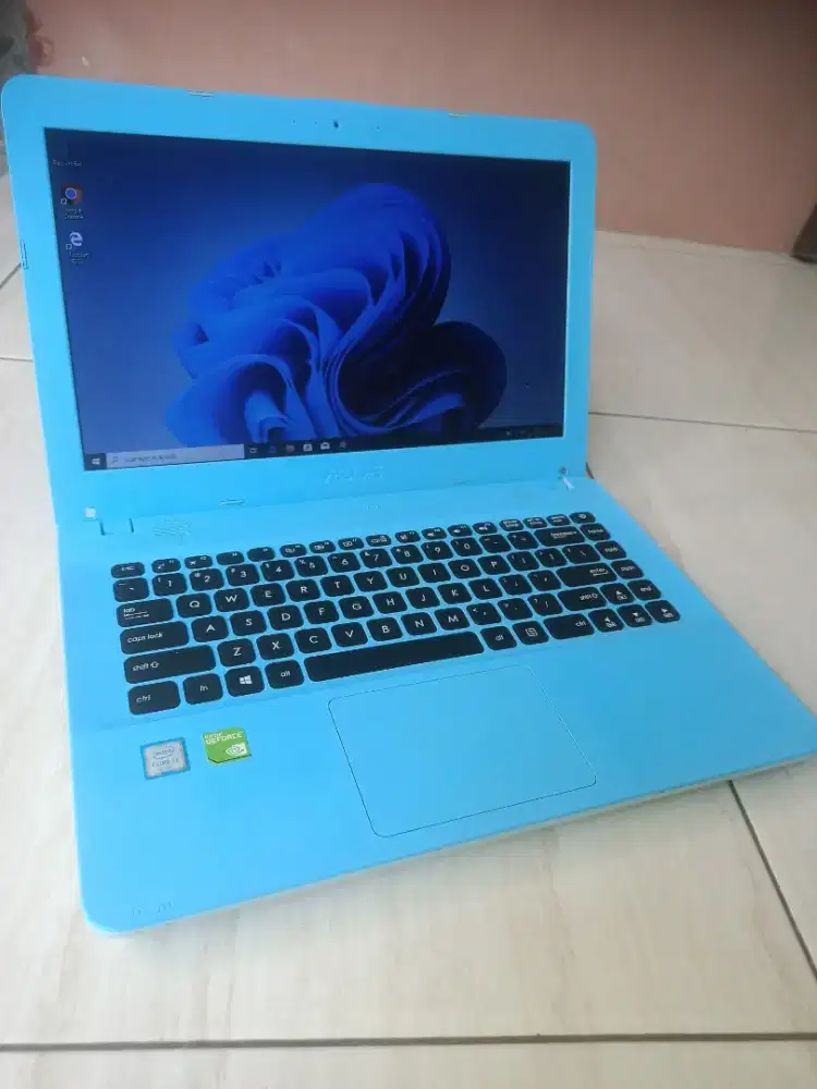 Asus X441U i3-6200U vga Nvidia ram 4gb ssd 128gb