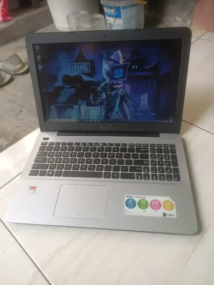 Asus X555Q AMD A10-9425 gen7 ram 4gb DDR4 hdd 1000gb 16inc