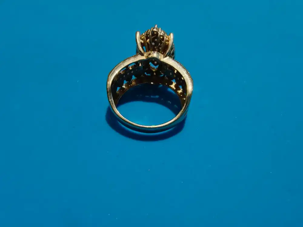Cincin Emas 4,7 Gram Model Marquise Elegan Kondisi Terawat
 Pribadi