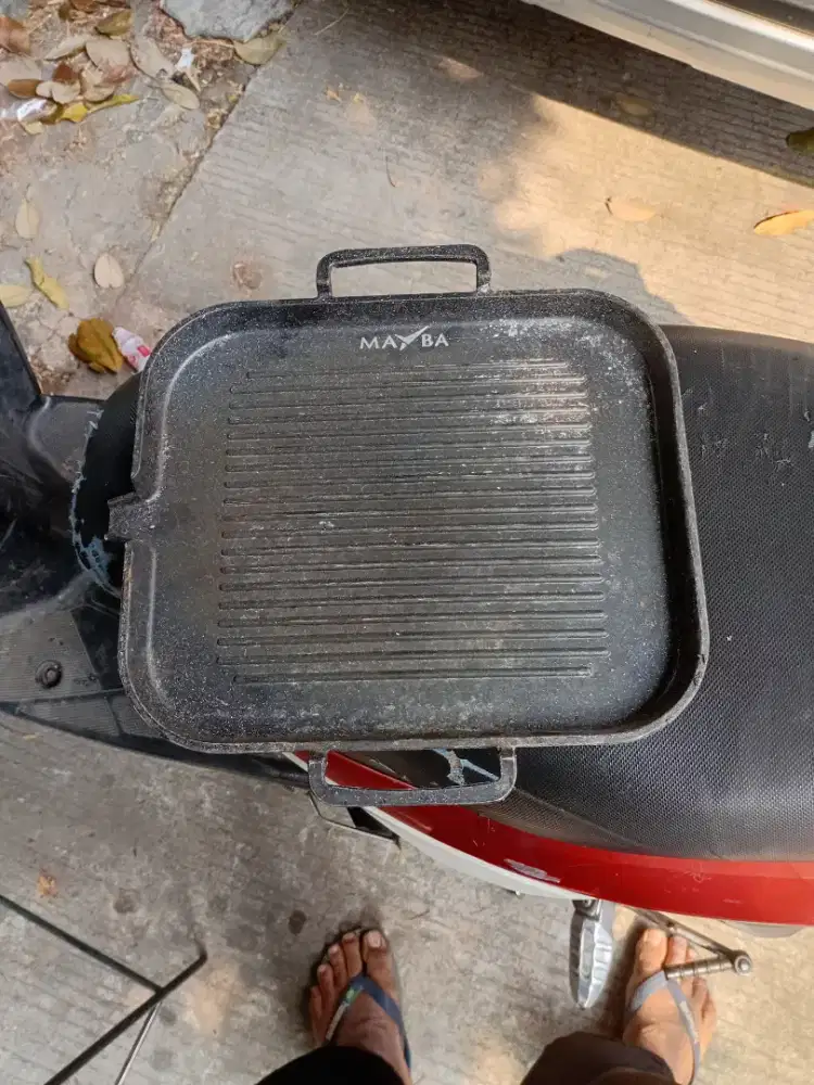 Perlengkapan grill mayba