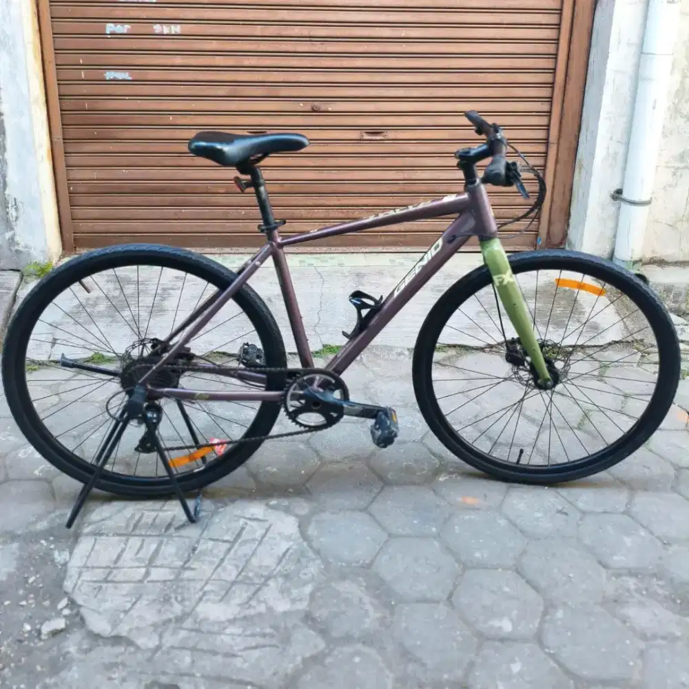 sepeda hybrid atau gravel