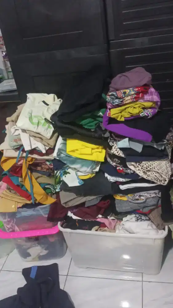 Pakaian wanita preloved