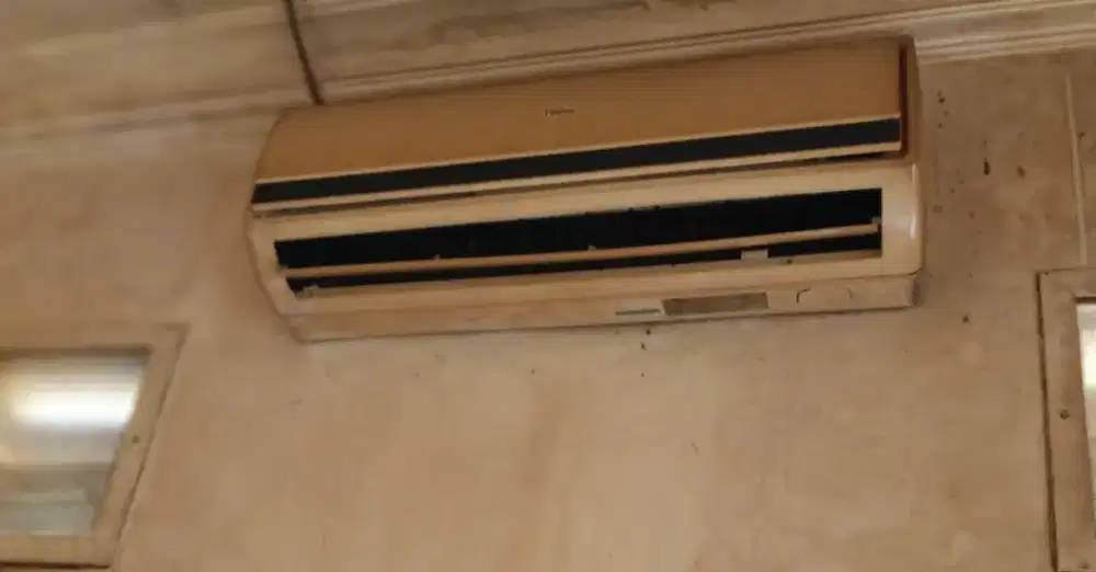 Di jual AC  Merk Haier 1/2 Pk 
Ac Normal dingin