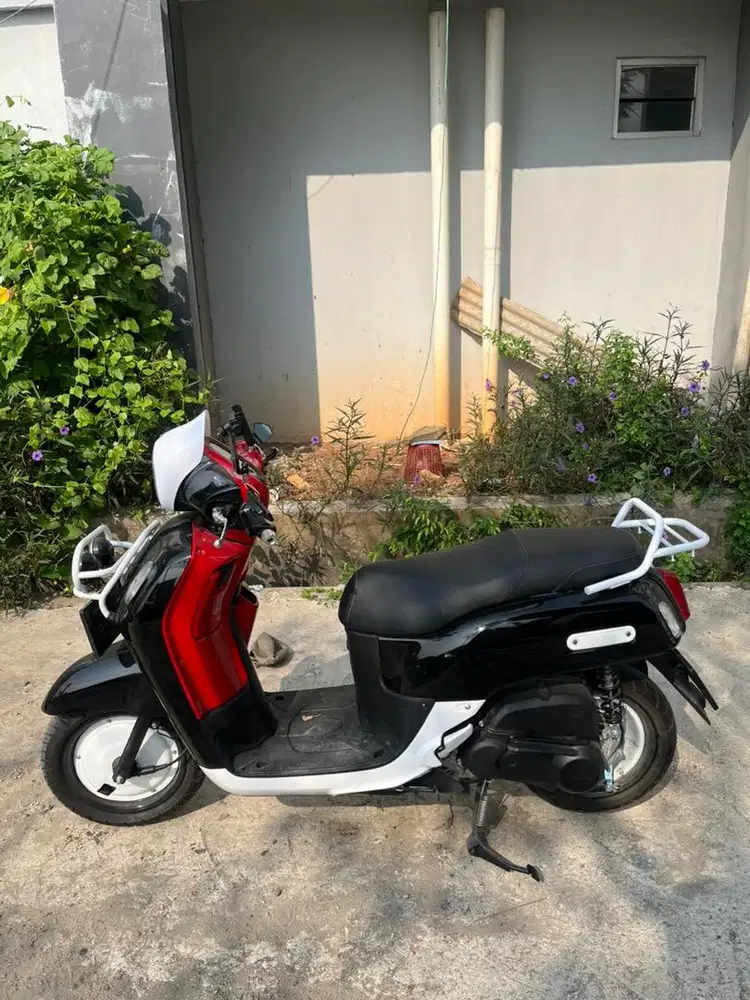Yamaha Fazzio Hybrid 2026 Hitam Merah
