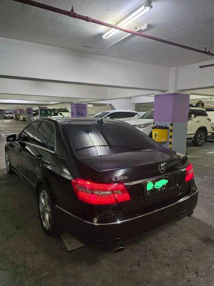Mercedes-Benz E300 2011 Bensin