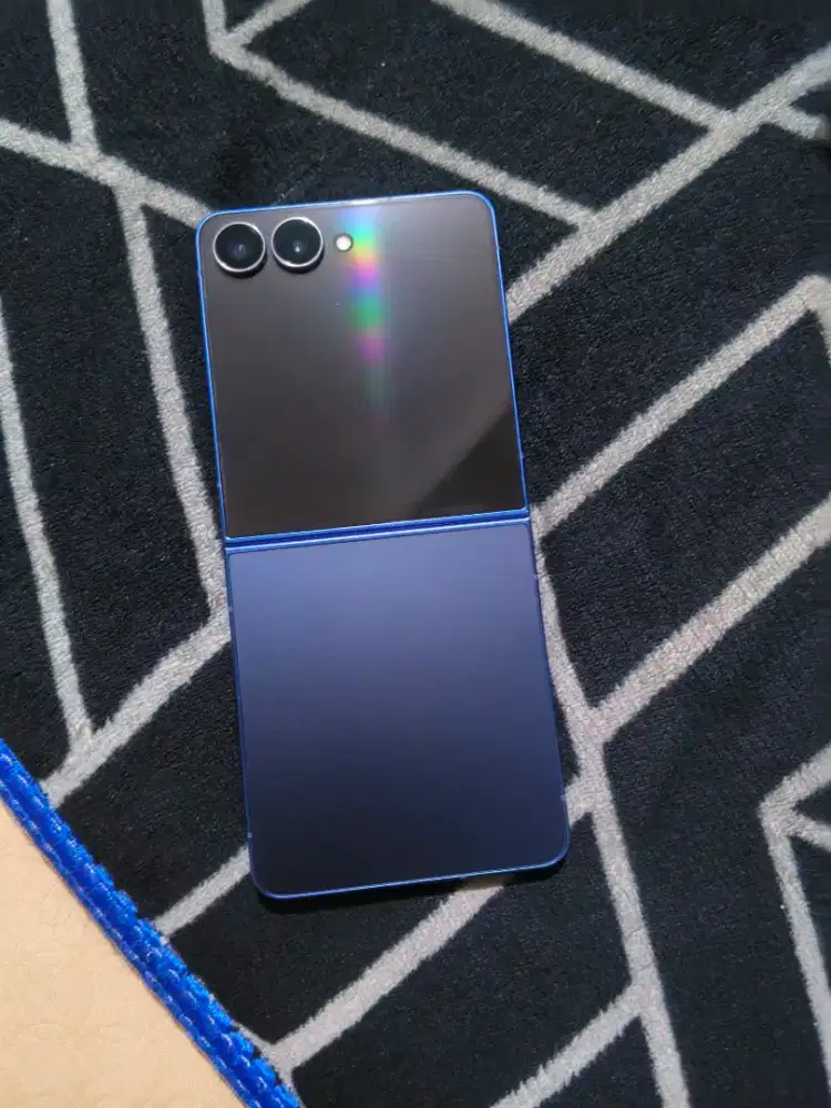 Samsung J Flip 7