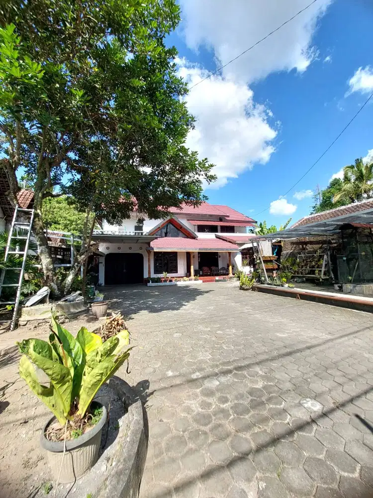 Rumah Halaman Luas Hanya 200 meter dari Jalan Magelang Km.13