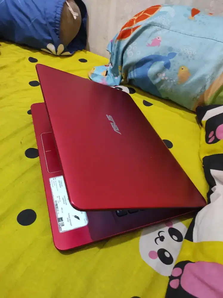 Laptop asus ram 4gb//baterai 2jam++