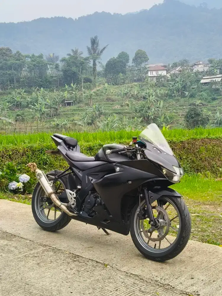 JUAL CEPAT SUZUKI GSX-R150 2017 HITAM DOFF KEYLESS