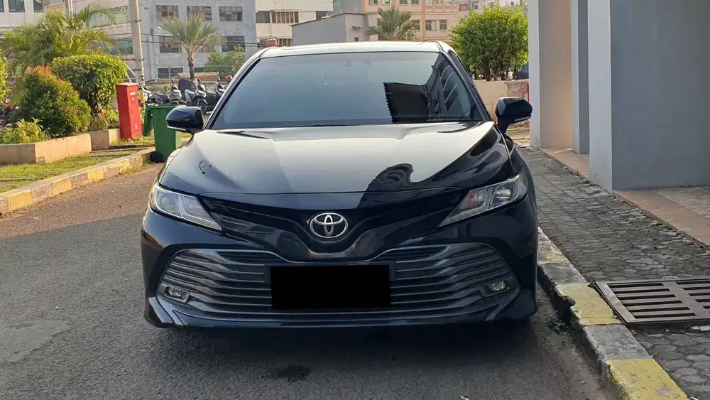 Toyota Camry 2.5 V Sunroof AT Hitam Metalik NIK 2020 Low KM Record
